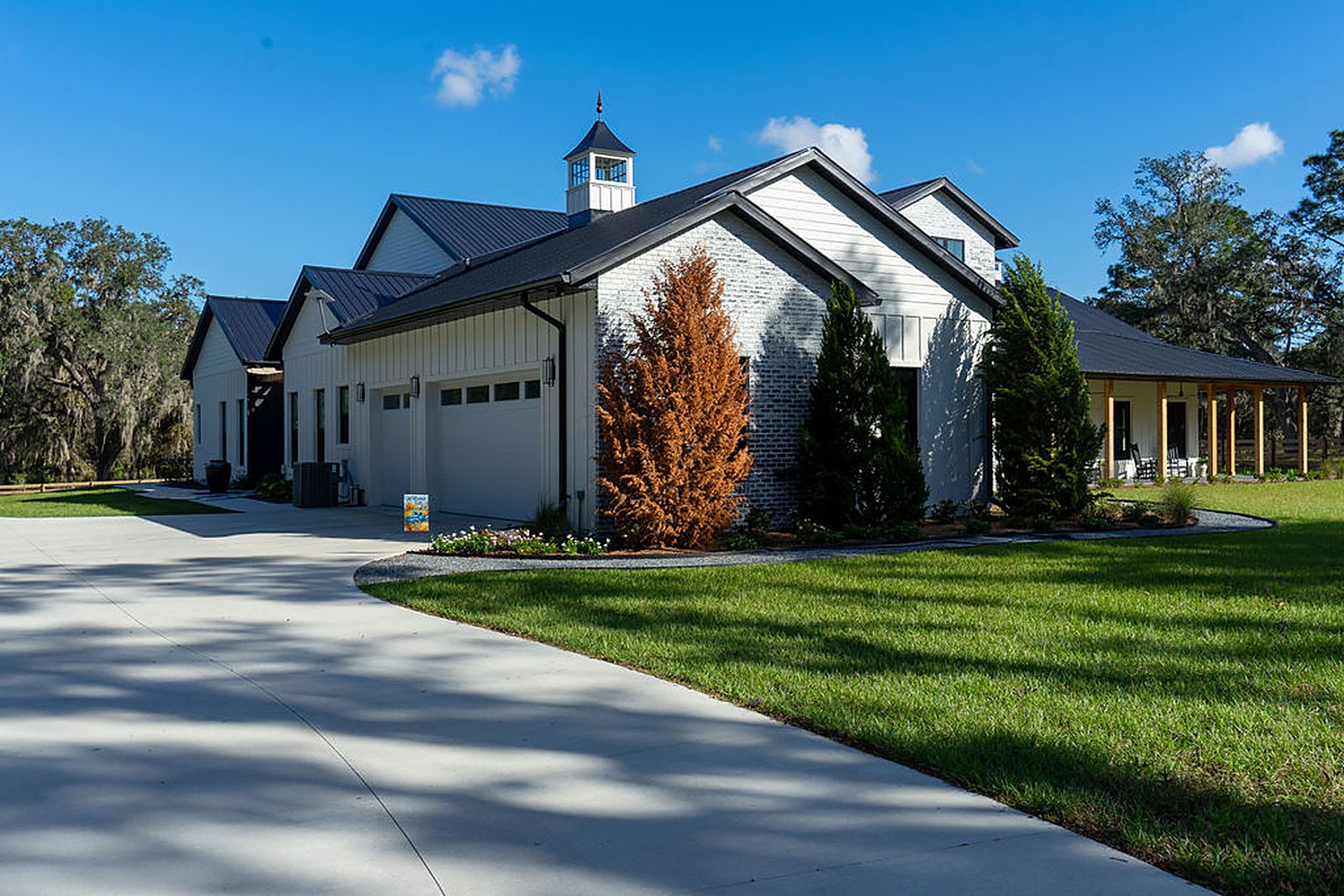 Modern farmhouse estate — exterior, built by Great Oaks General Contractors
