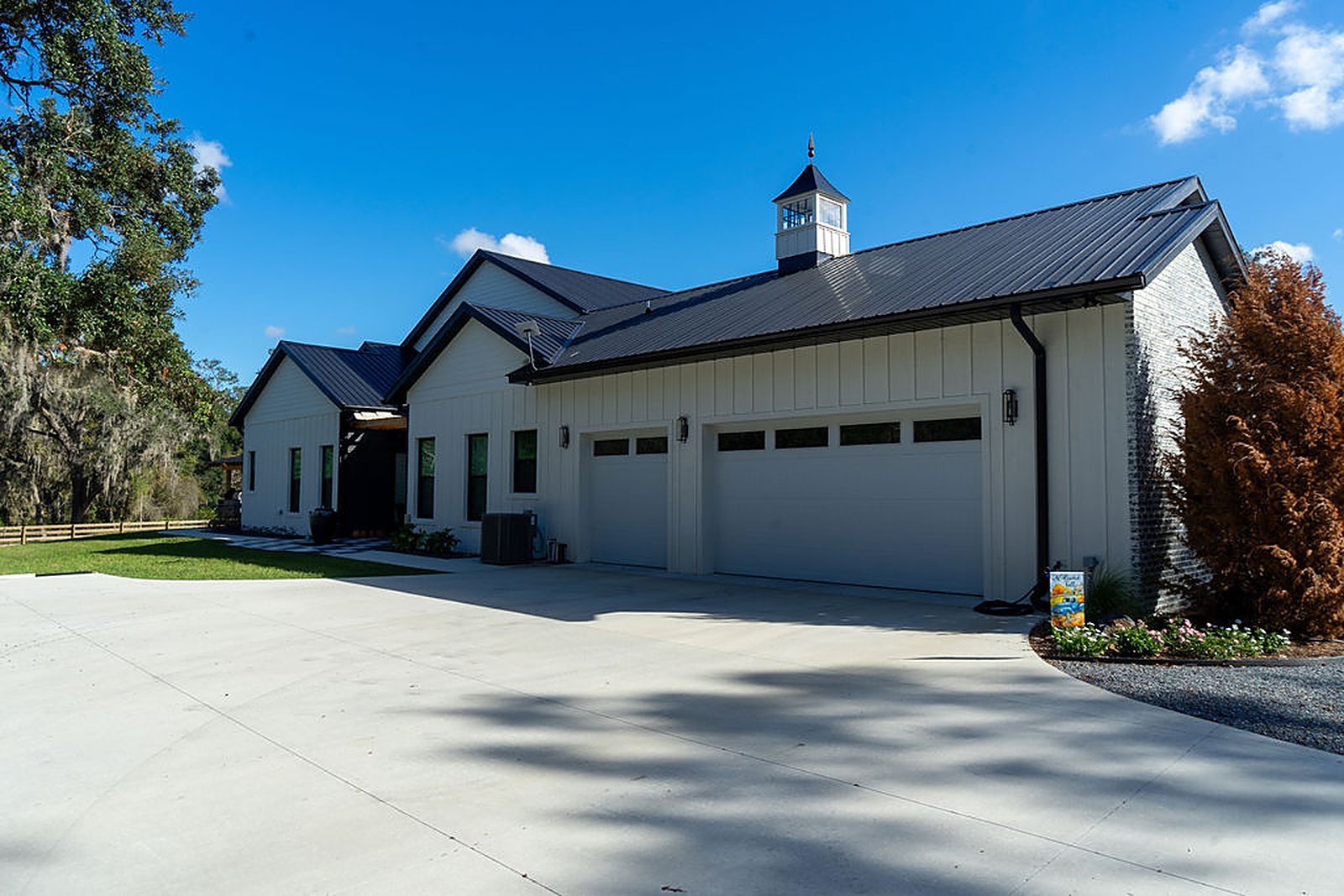 Modern farmhouse estate — exterior, built by Great Oaks General Contractors
