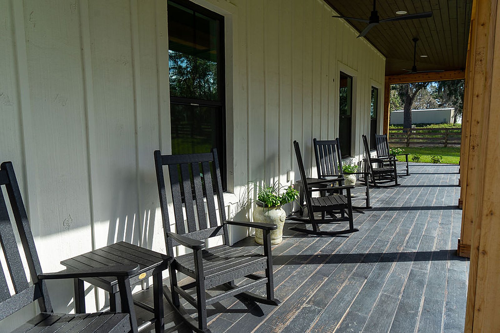 Modern farmhouse estate — interior, built by Great Oaks General Contractors