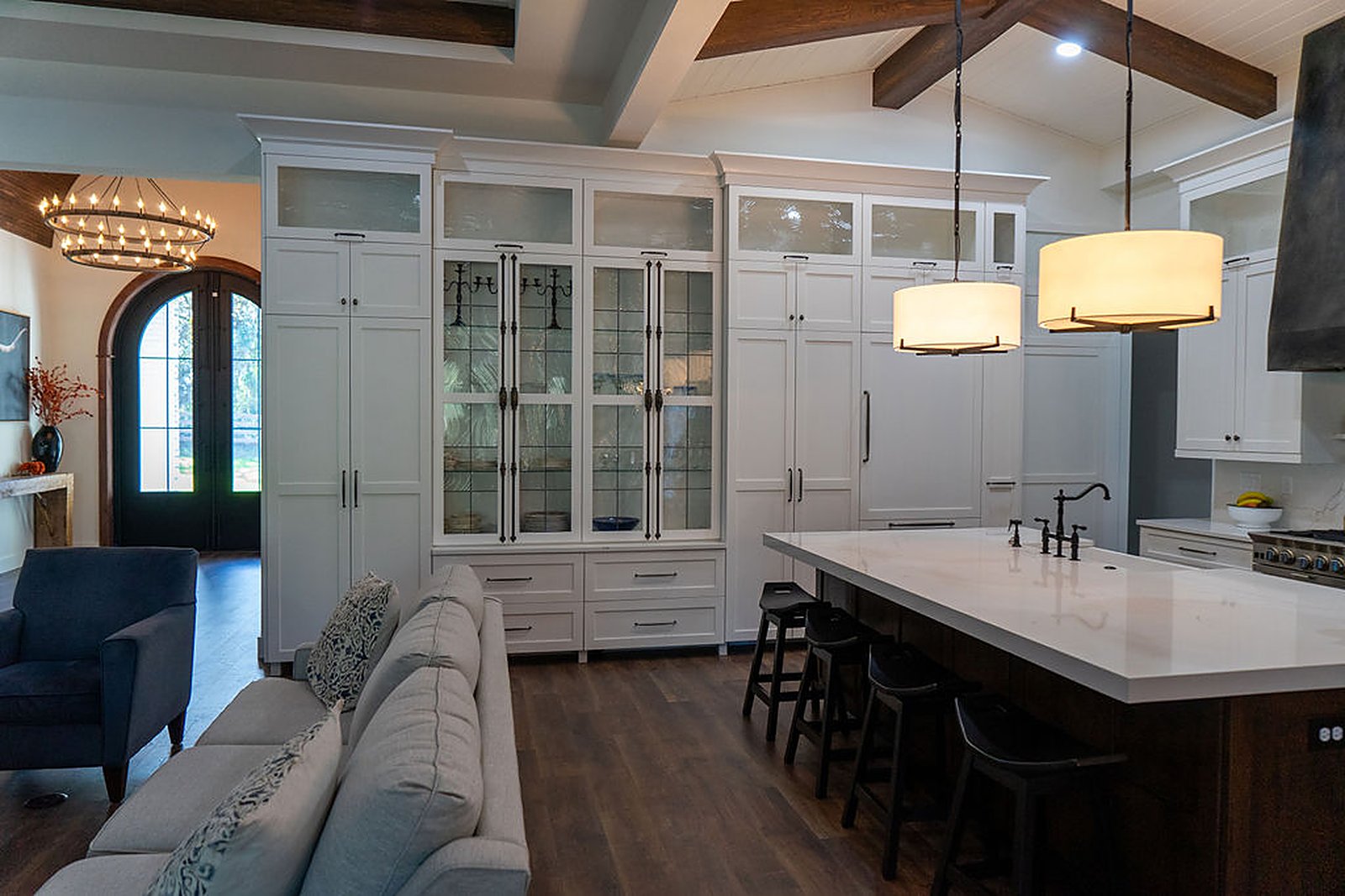 Modern farmhouse estate — interior, built by Great Oaks General Contractors