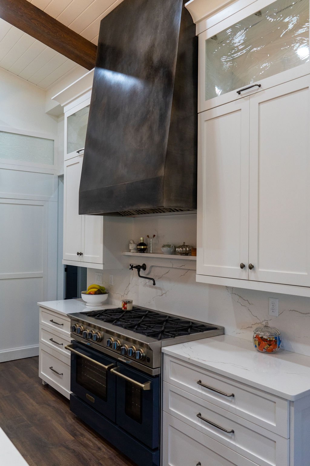 Modern farmhouse estate — interior, built by Great Oaks General Contractors