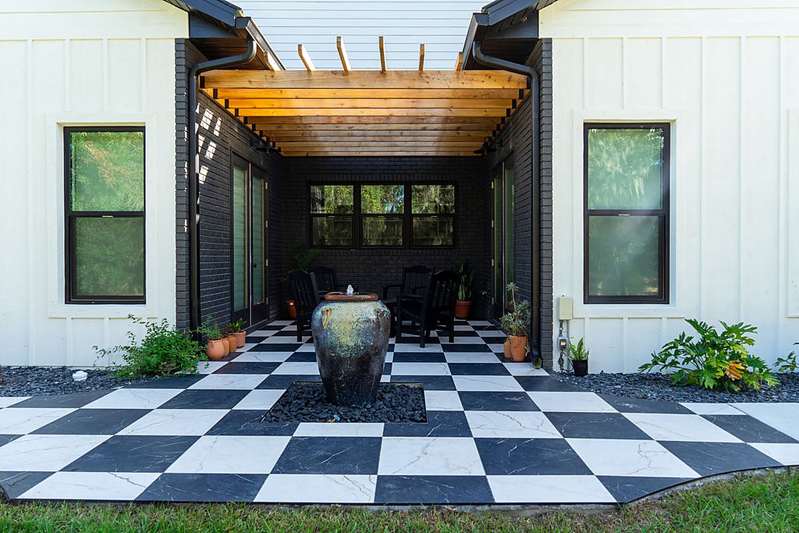 Modern farmhouse estate — interior, built by Great Oaks General Contractors