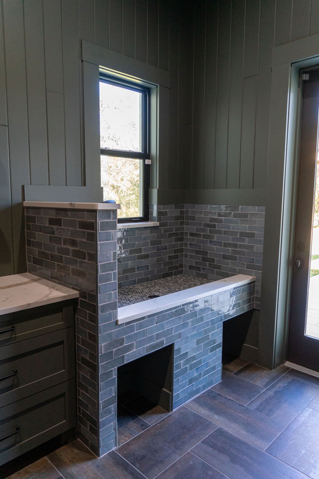 Modern farmhouse estate — interior, built by Great Oaks General Contractors